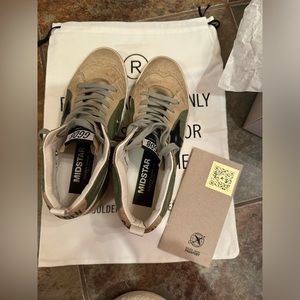 Golden Goose Mid Star Classic Sneakers